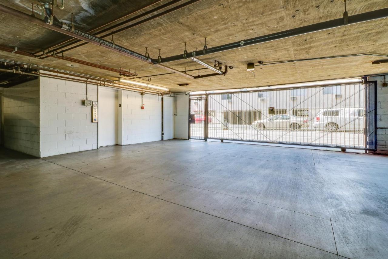 Granada Hills With Community Pool And Workspace Los Ángeles